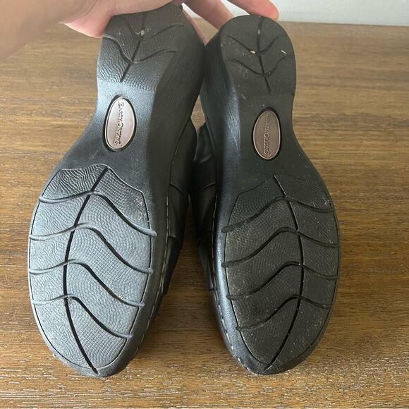 Earth Origins Woman’s Ginger Black Leather Comfort Clogs- Size 8M - Picture 8 of 8